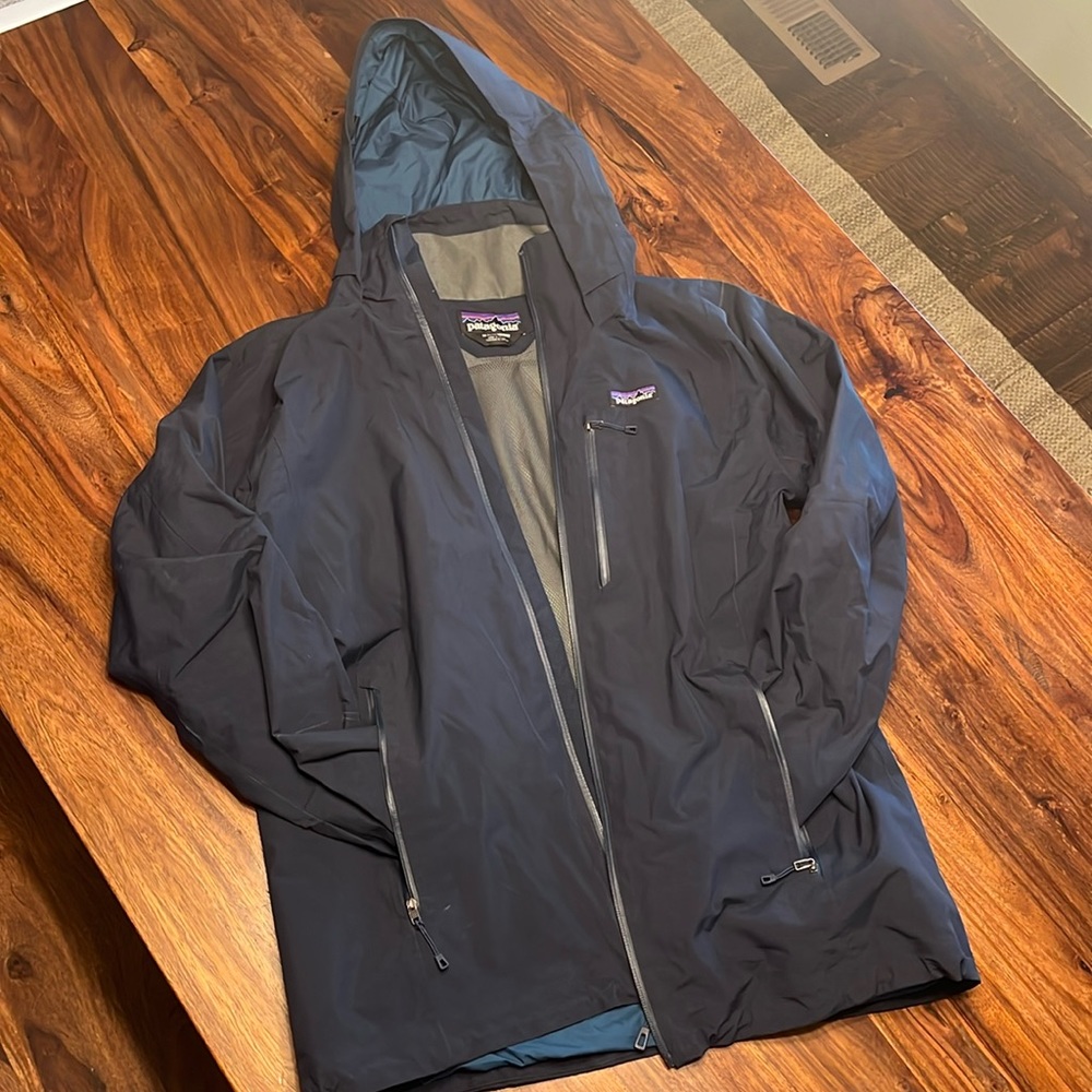 Patagonia Men’s Wind Sweep hard shell jacket